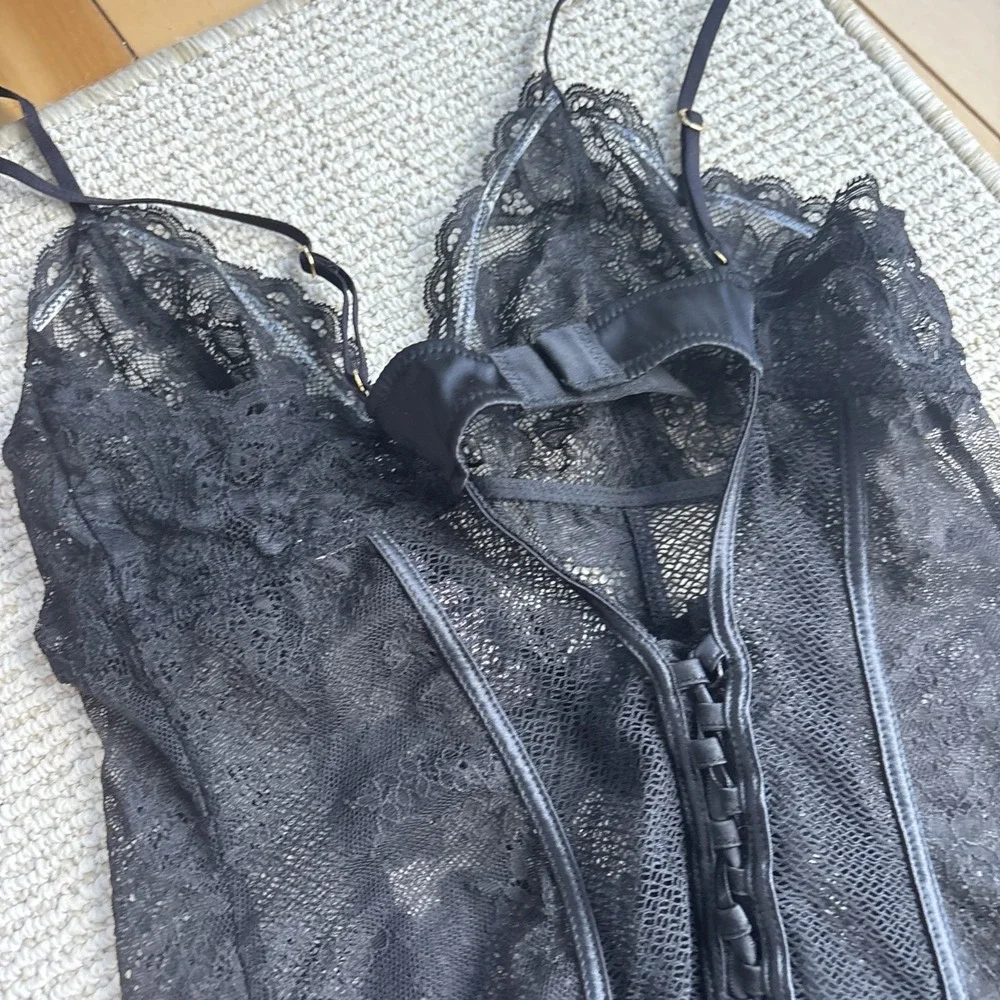 Victoria's Secret Black Sexy Sheer Lace Lingerie Size Medium lace up back garter